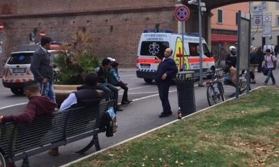 Il 118 soccorre una ragazza svenuta