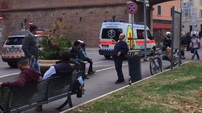 Il 118 soccorre una ragazza svenuta