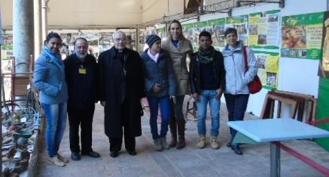 Il vescovo Negri e don Sibani aprono il mercatino
