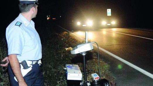 Ai 97 all'ora in viale Italia: 700 euro di multa e patente ritirata a un neopatentato