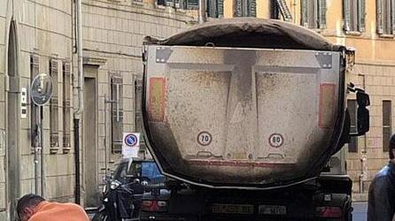 In via Mazzini anche un asfalto speciale anti-rumore