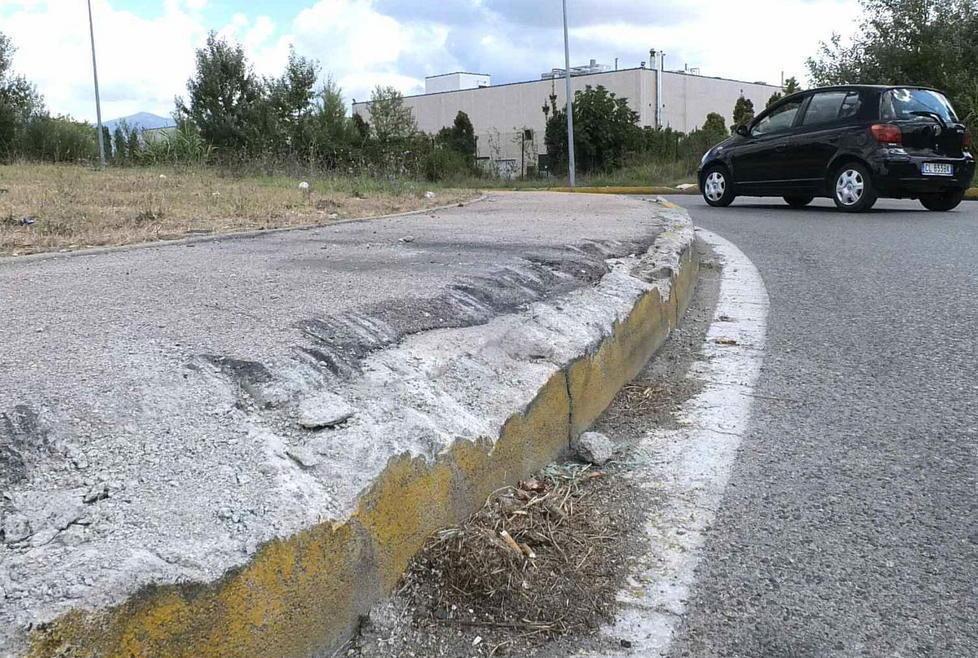 Slittano ancora i lavori alla rotatoria killer
