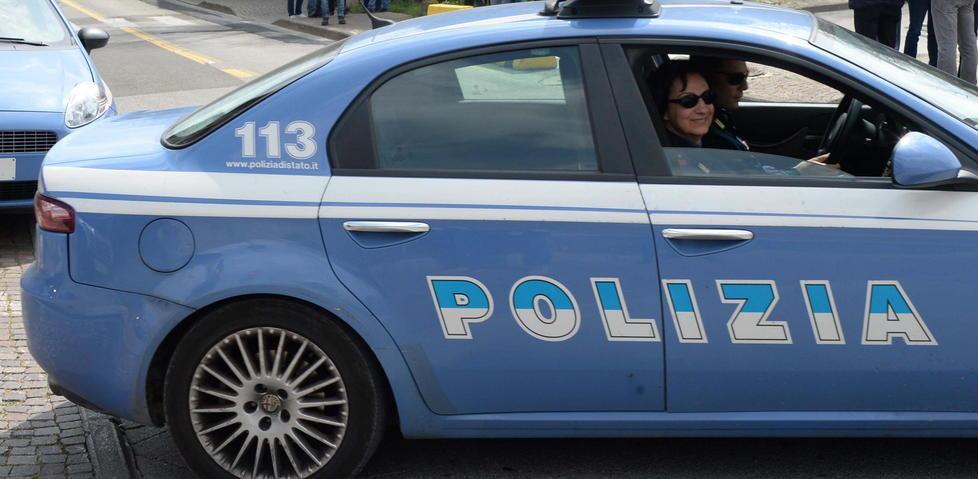 Picchia e tenta di rapinare una prostituta: denunciato