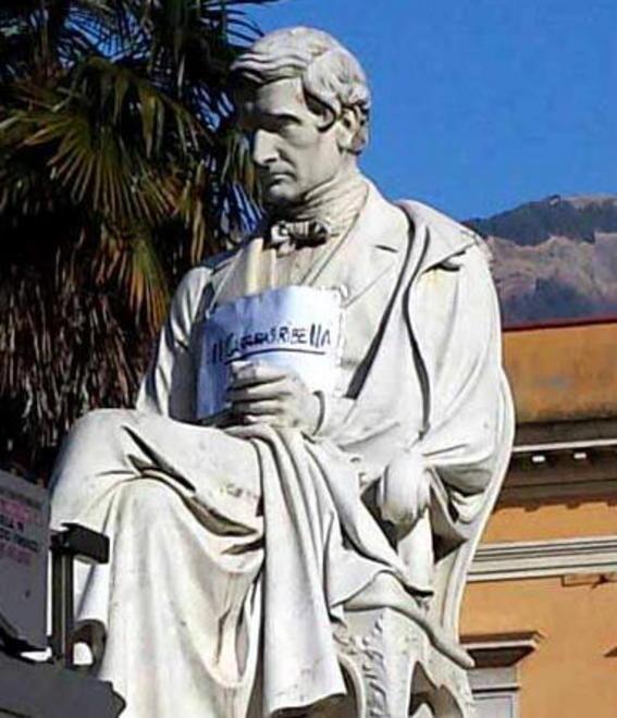 Lanterne volanti spettacoli e musica per ricordare 
