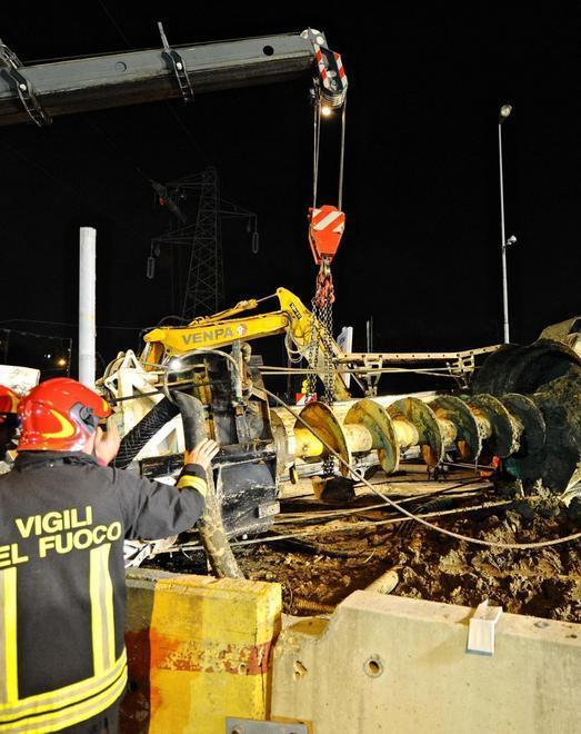 Paura a Firenze Cade il gigante della tramvia 