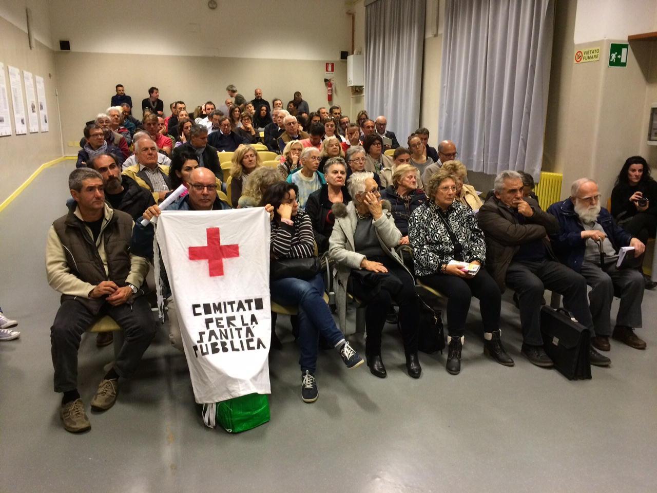 Un momento dell'incontro degli oppositori (foto Falorni)