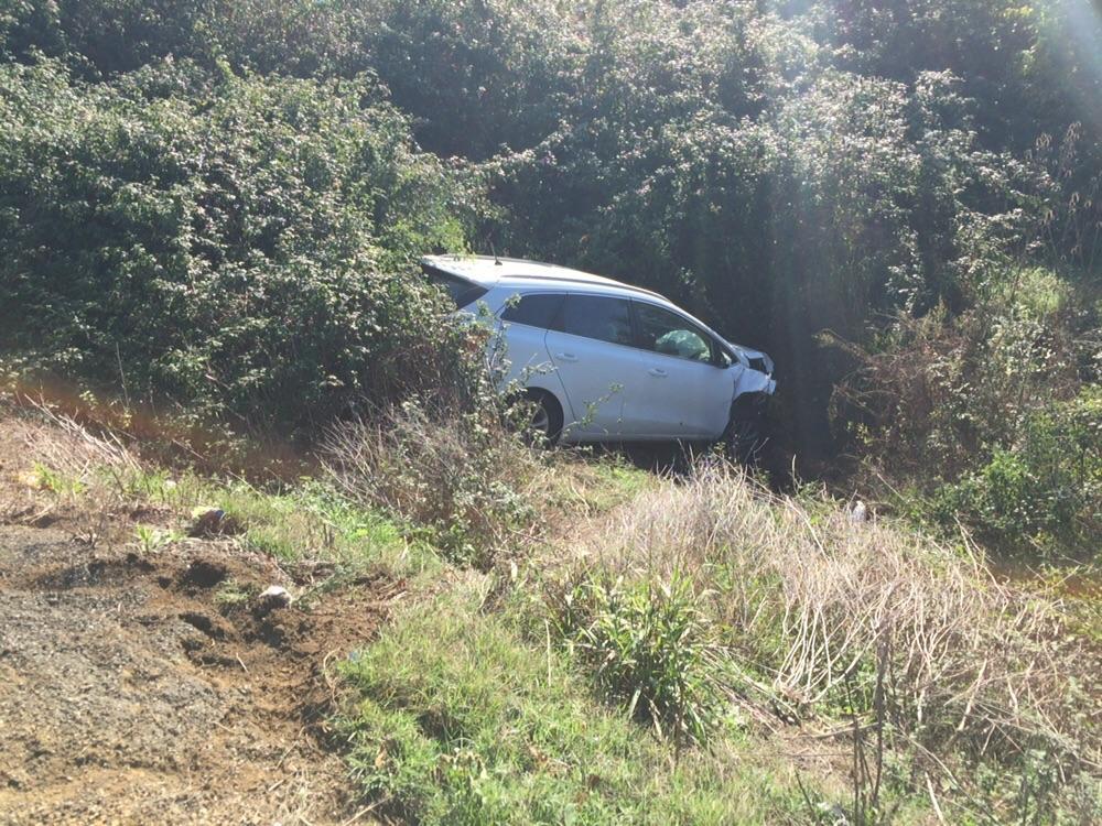 L'auto finita nel fossato