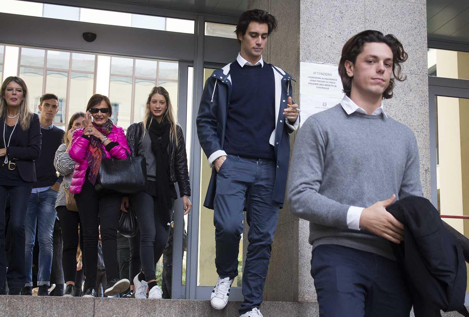 I due imputati, Mattia Rizza (in primo piano) ed Edoardo Nieri, all'uscita del tribunale il giorno in cui sono stati rimessi in libertà dai giudici