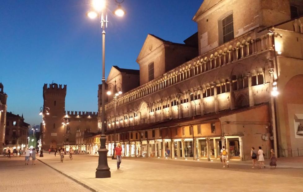 A Ferrara negozi aperti non stop al sabato:proviamo?