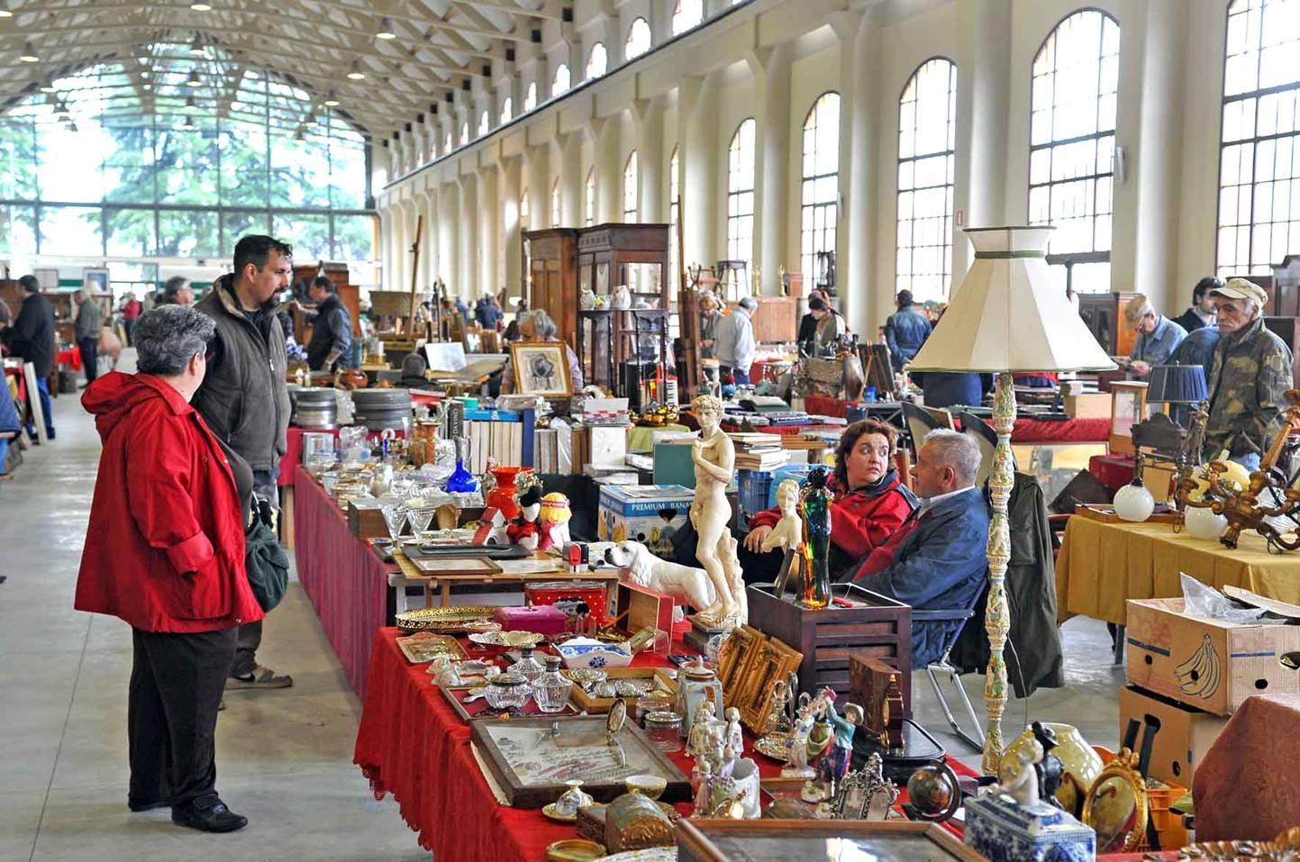 Weekend con il mercato dell'antiquariato al coperto