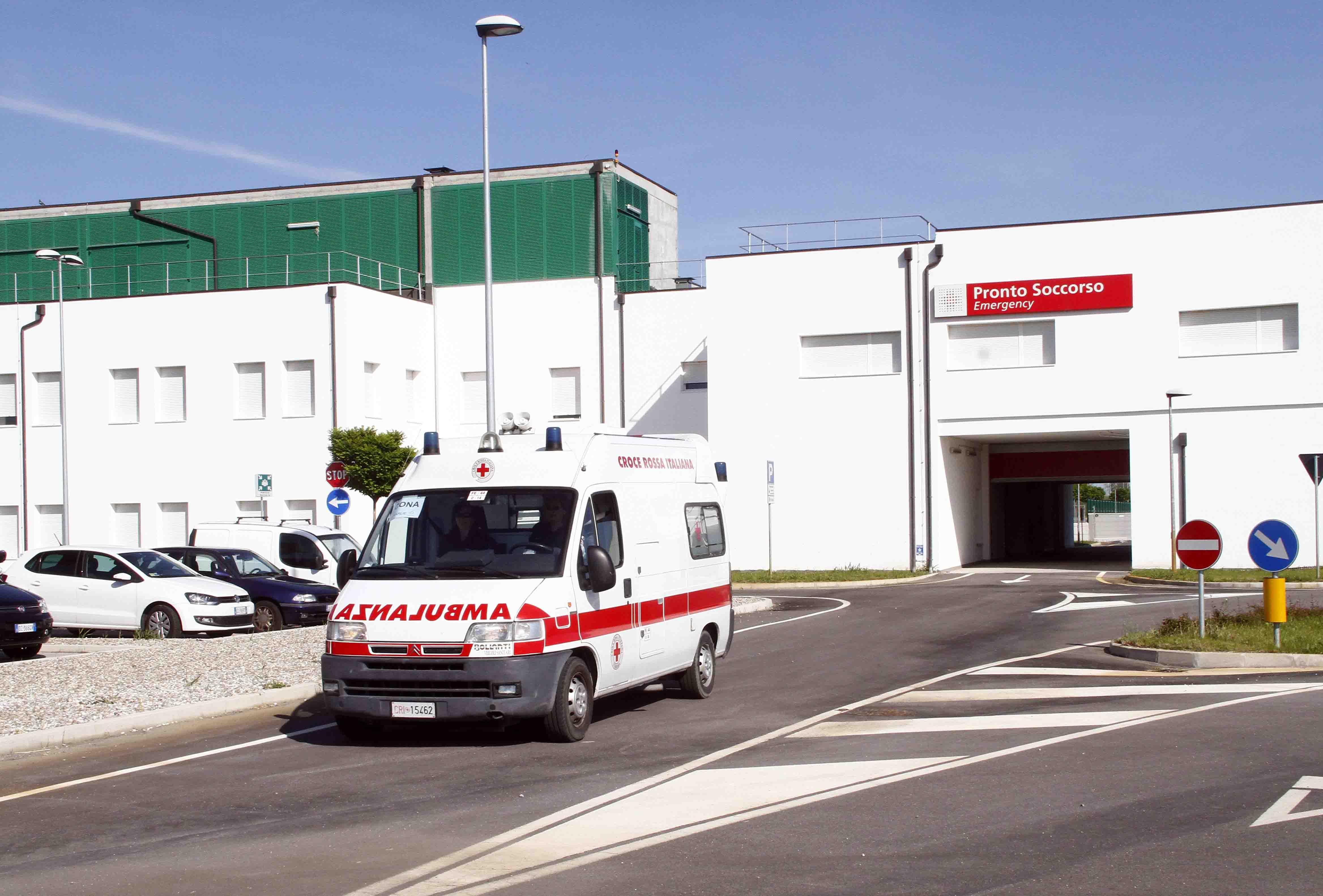 Ferrara: esce di strada con l'auto, anziano perde la vita