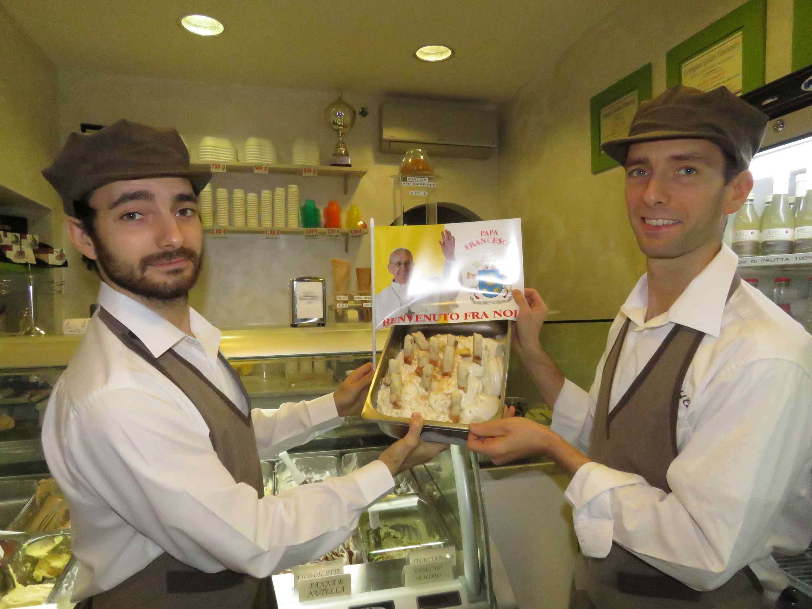 I fratelli Enrico ed Emanuele Brogi titolari della gelateria “Del Corso” (foto Batavia)