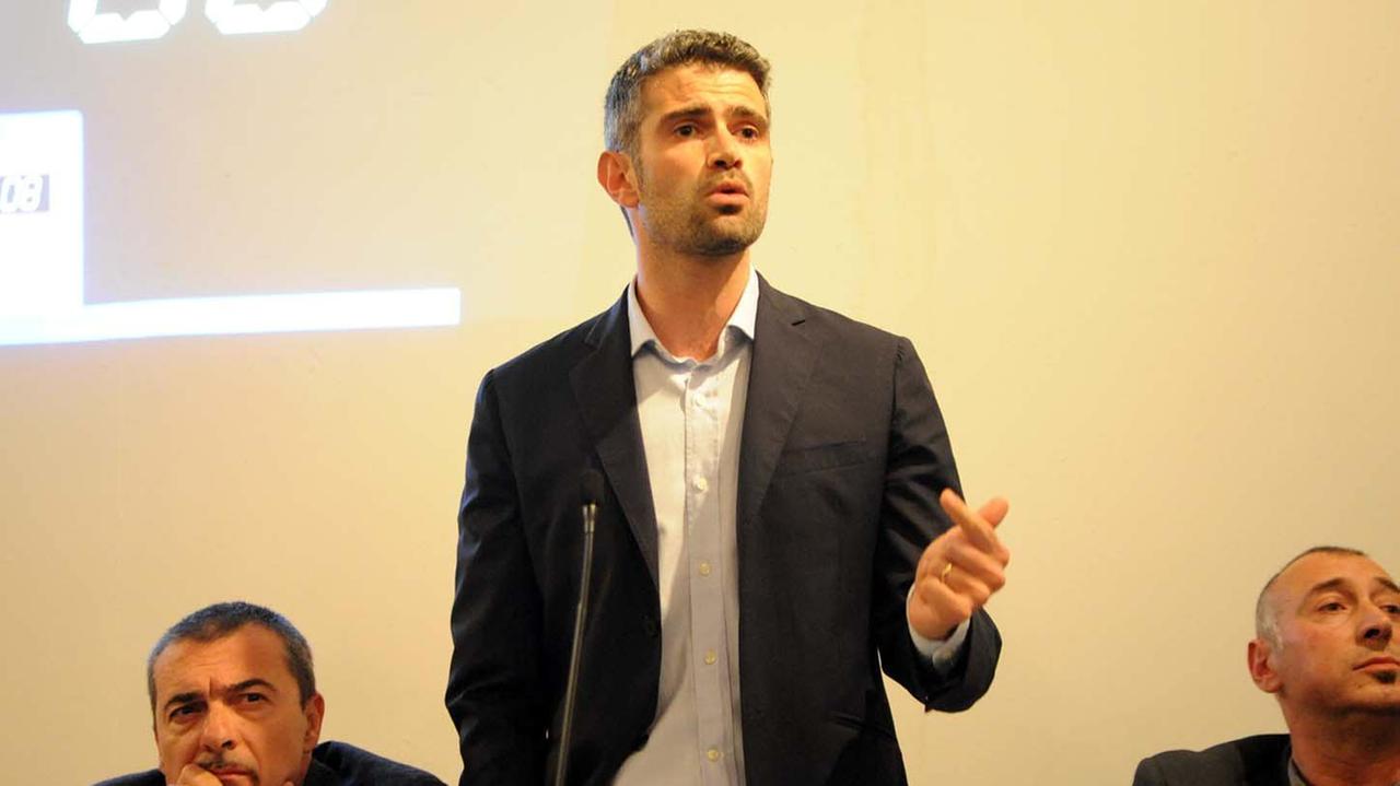 Al centro, il consigliere comunale Francesco Ferrari (foto Pabar)