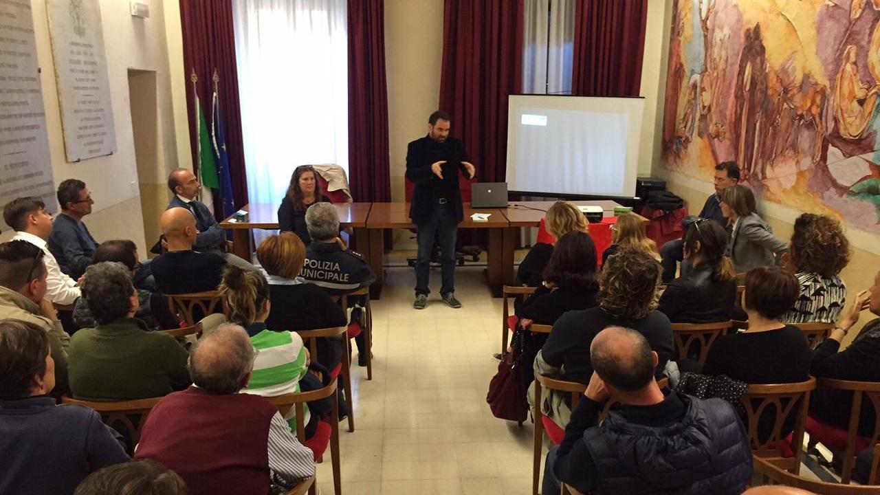 Un momento dell’incontro tra sindaco e commercianti a Castelfiorentino