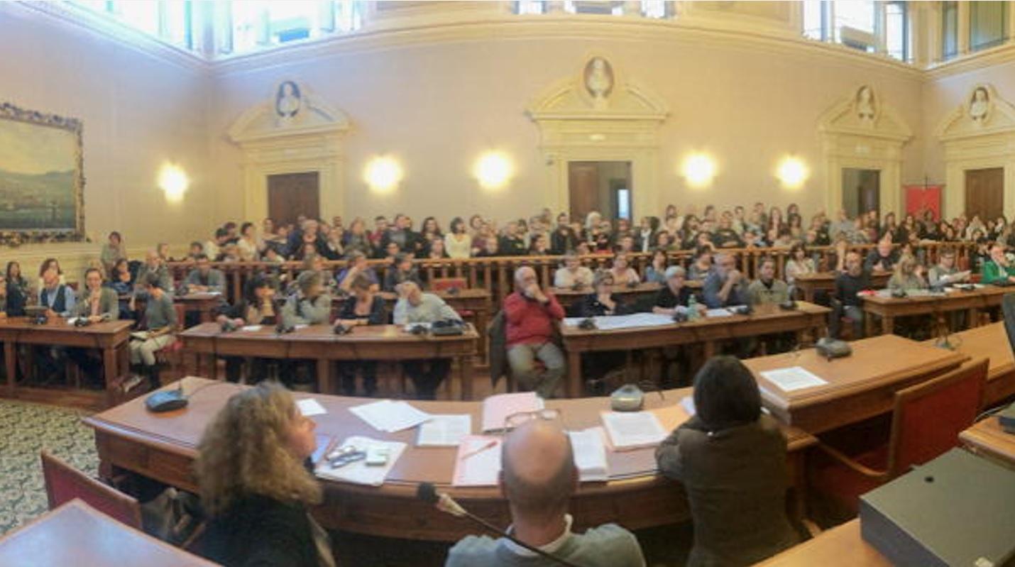 L'incontro a Palazzo Civico fra i lavoratori delle coop sociali e le assessore Dhimgjini e Martini (Marzi Pentafoto)
