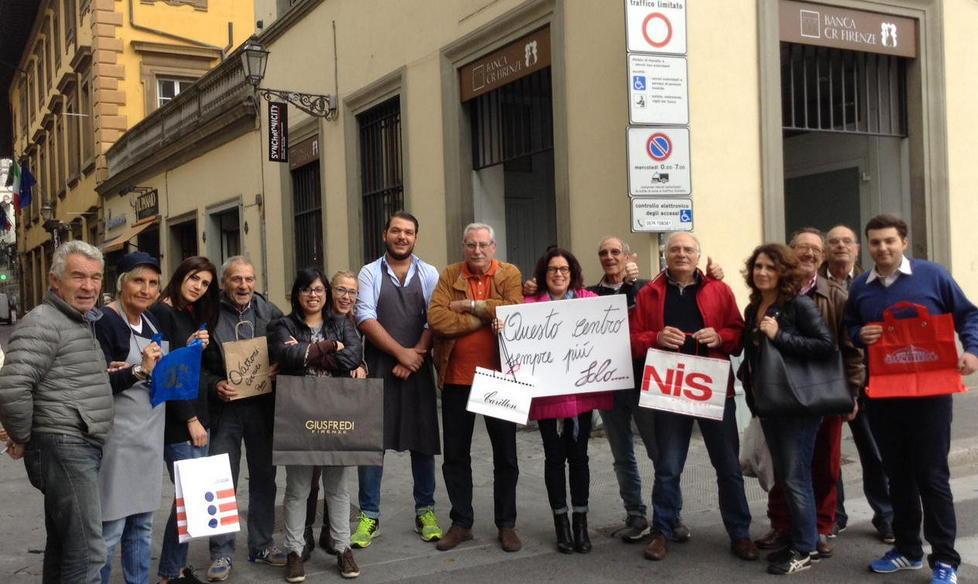 Le banche se ne vanno e i commercianti protestano