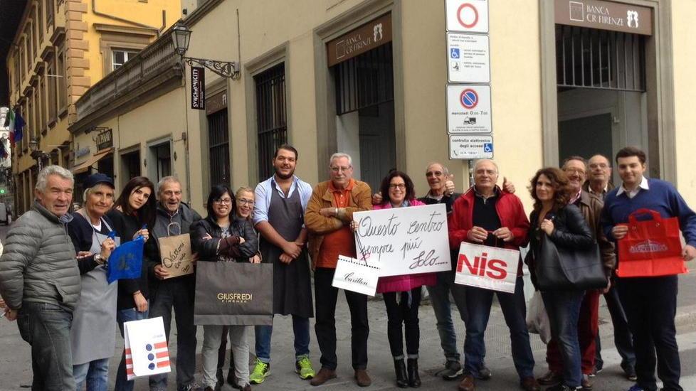 Le banche se ne vanno e i commercianti protestano