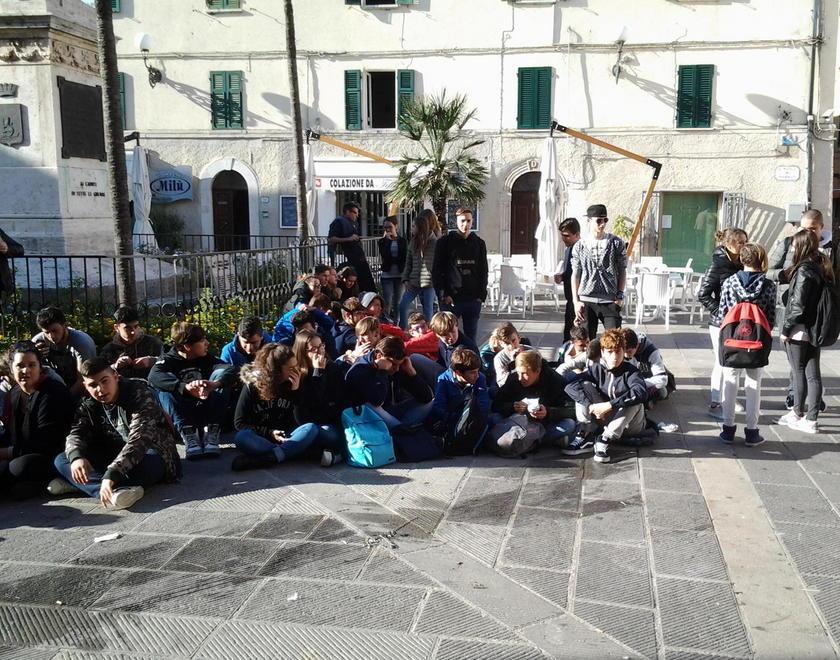 Studenti allontanati, stop alla protesta 
