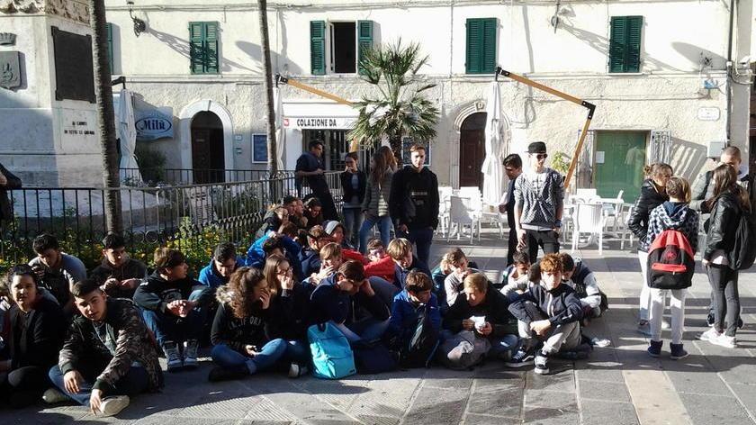 Studenti allontanati, stop alla protesta