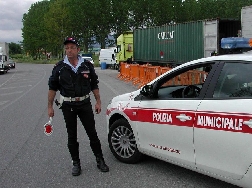 Da 40 anni guidava con la patente scaduta 