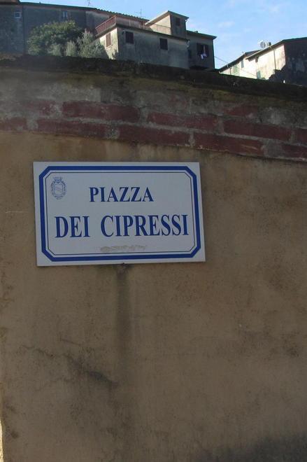 La piazza dei cipressi non esiste più Rivolta degli artisti 