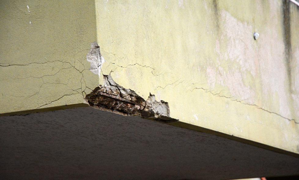 Crolla l’intonaco, scuola inagibile 