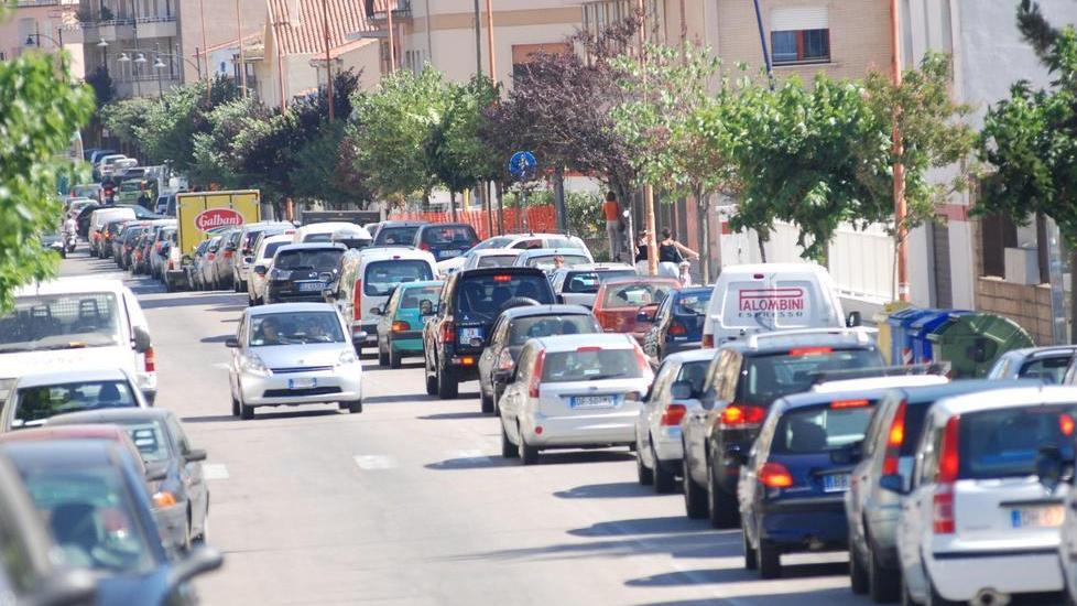 Ancora una donna scippata: la borsa portata via dall’auto