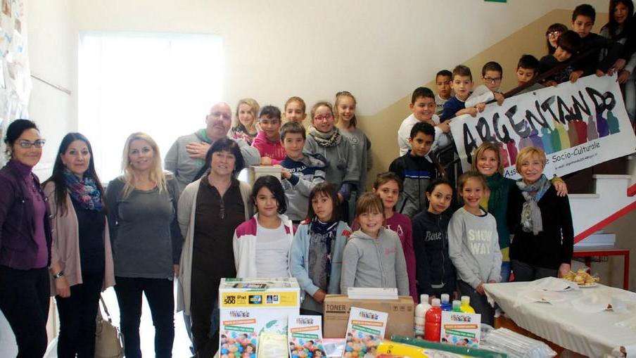 Argentando sta con le scuole Un magico tris di donazioni