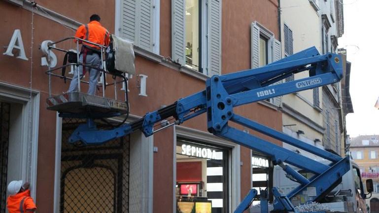 Reggio Emilia: ecco le luminarie, a pagarle sono i commercianti