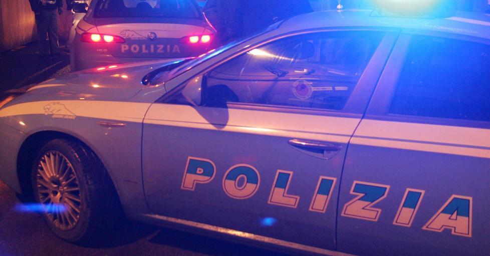Si sveglia e trova i ladri sul balcone di casa 