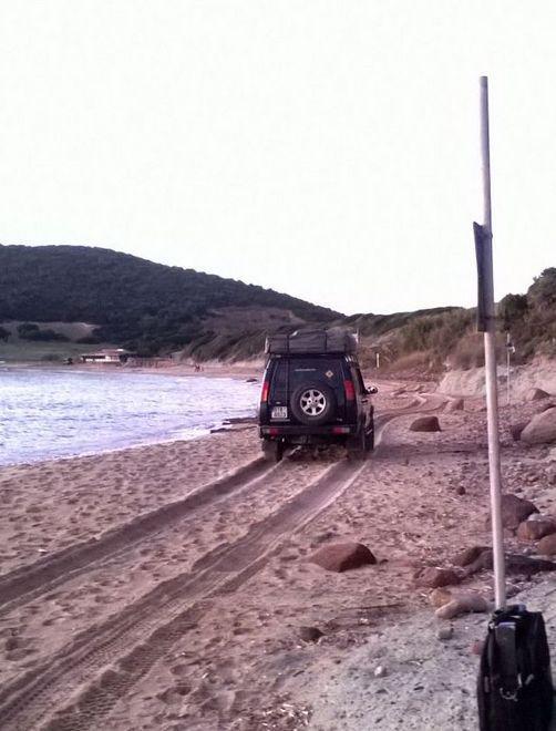 Alghero, tre fuoristrada accampati alla Speranza 