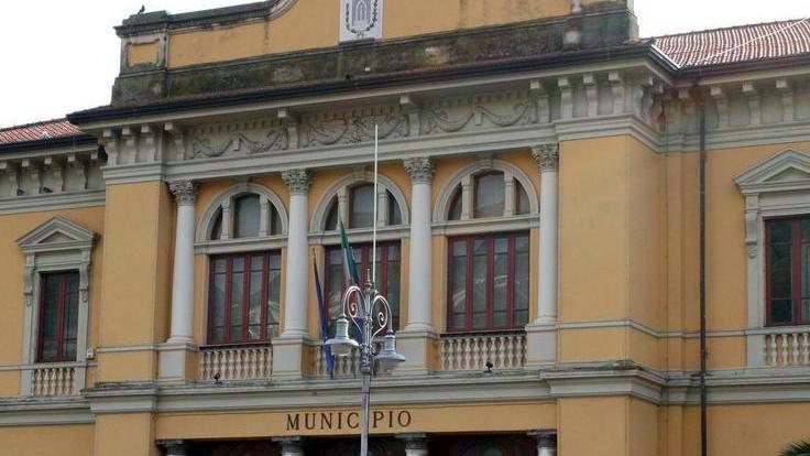 Cinque assunzioni al Comune di Pietrasanta ma senza concorso
