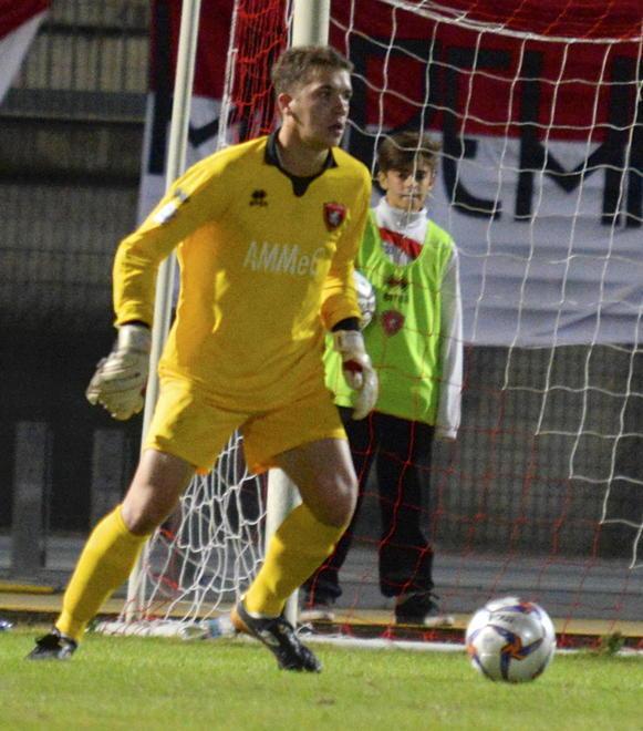 Portiere under e difesa tutta over 