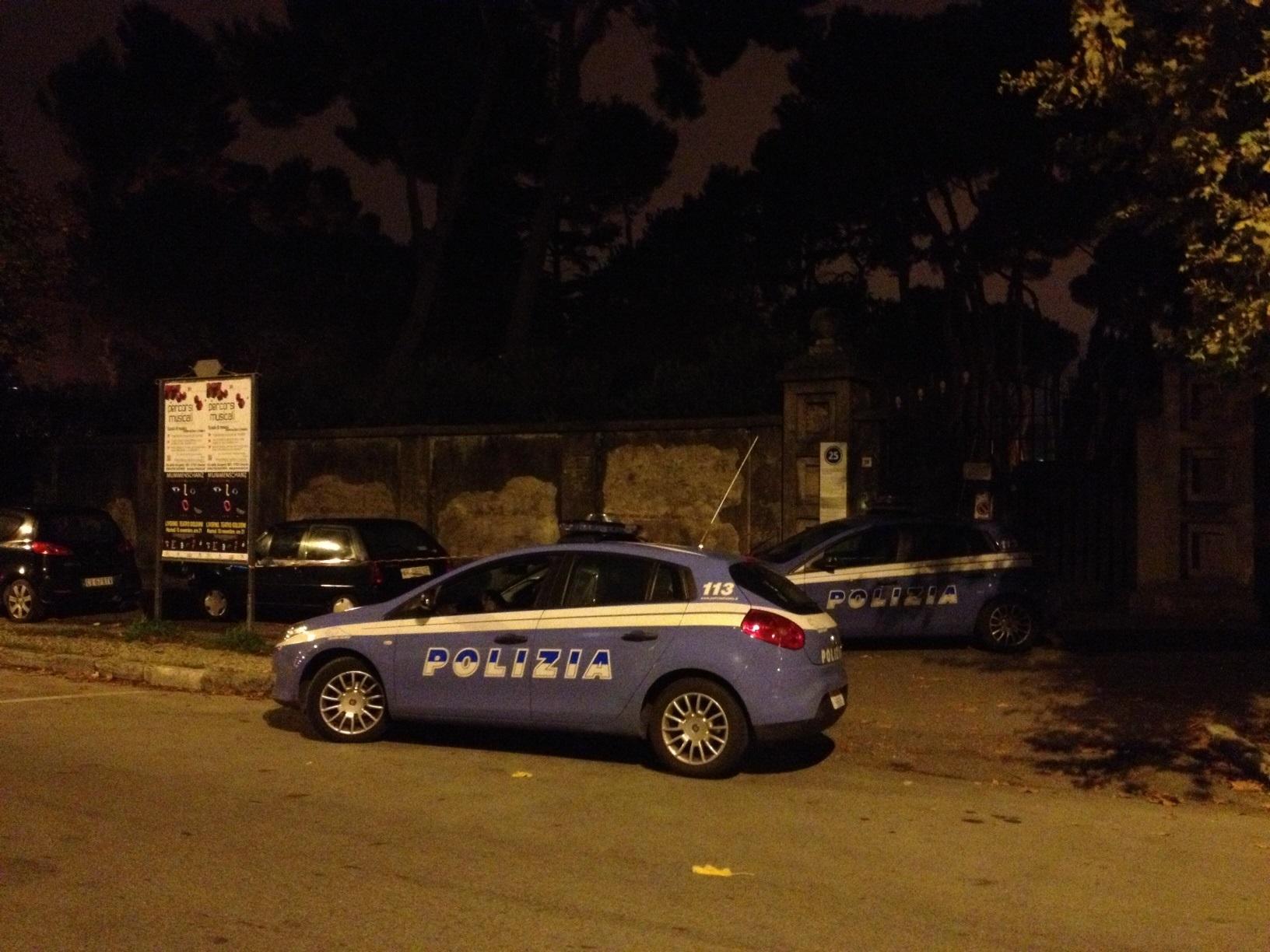 La polizia in viale Alfieri per la valigia abbandonata