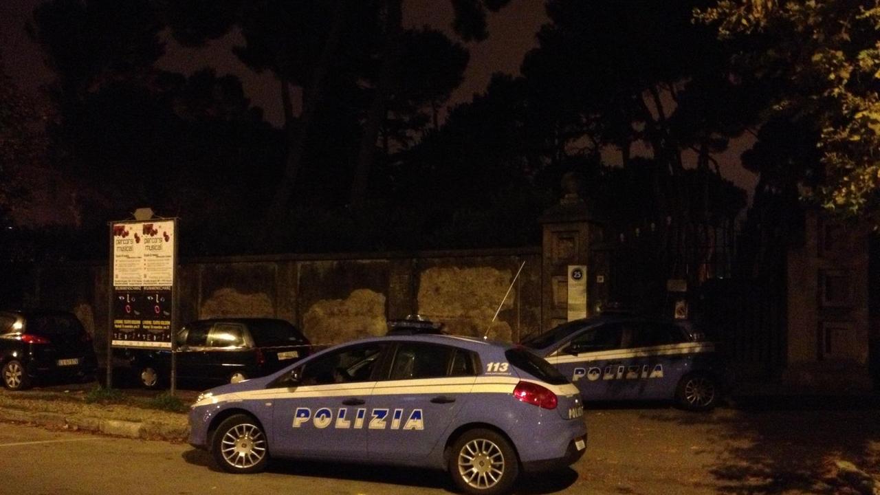 La polizia in viale Alfieri per la valigia abbandonata