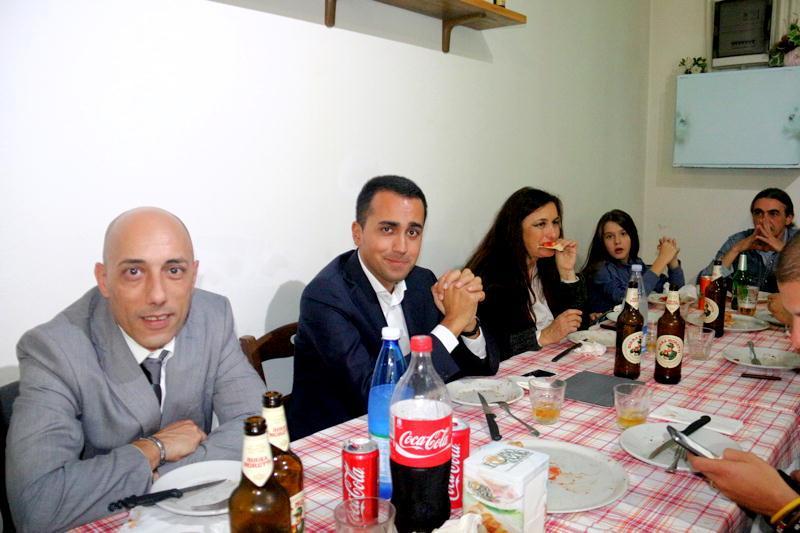 Luigi Di Maio a cena con i consiglieri comunali M5S di Livorno (Marzi Pentafoto)