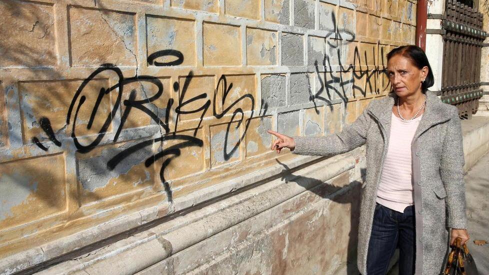Scritte sui muri che erano stati appena ripuliti