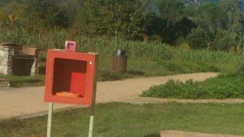 Parco della Fonderia i vandali devastano il defibrillatore