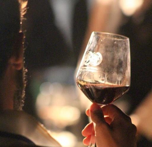 In alto i calici Una domenica dedicata al vino