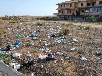 Carta (Ap): «Serra li Pozzi rione discarica» 