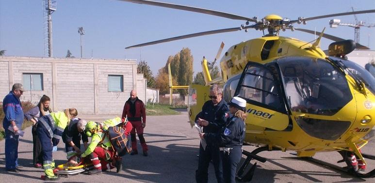 Donna finisce in ospedale per un infortunio domestico 