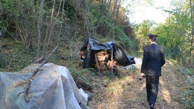 Un carabiniere sul luogo degli spari