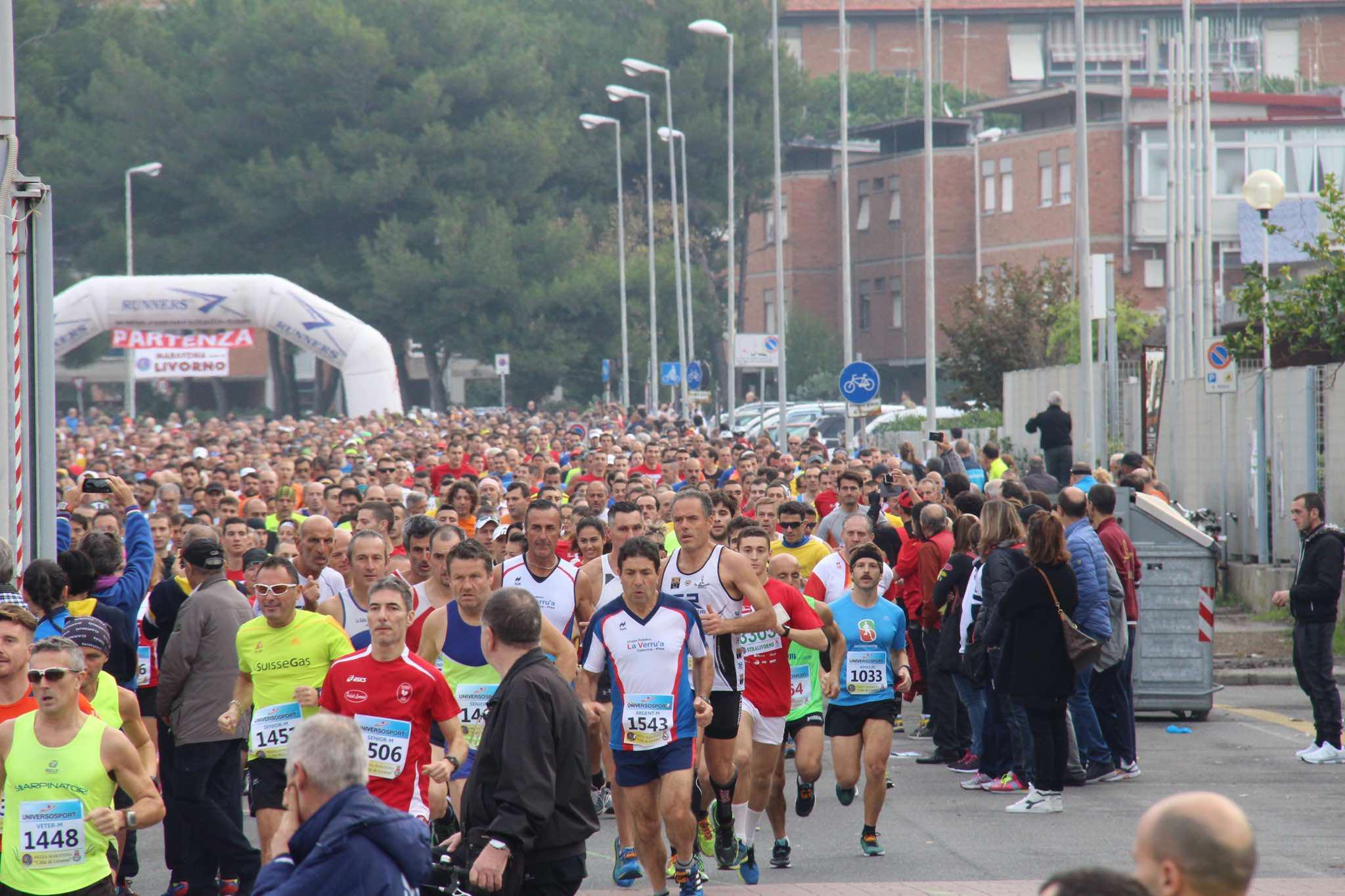 La partenza della Maratona di Livorno (Pentafoto)