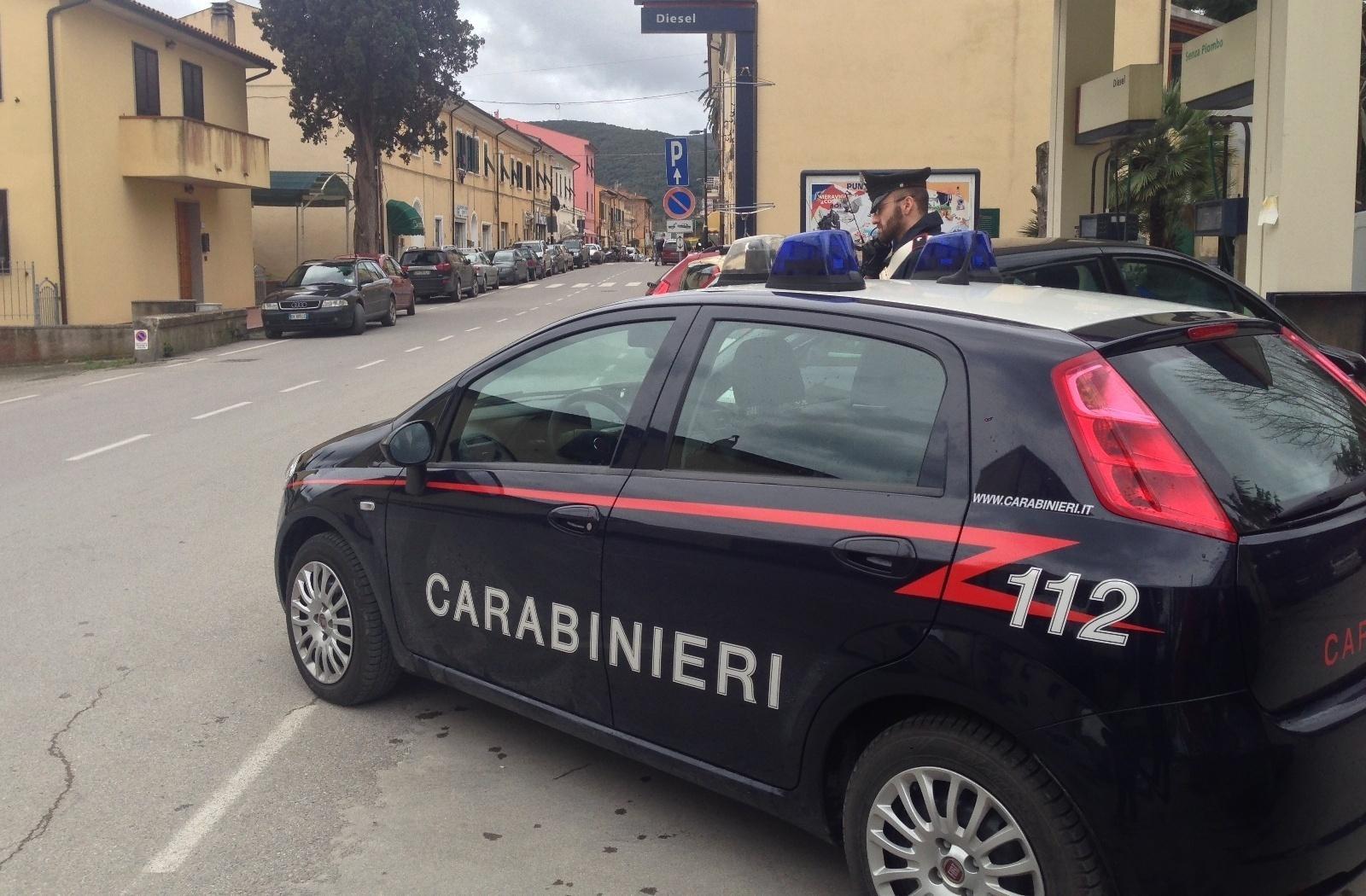 Commerciante insegue un ladro e recupera la refurtiva