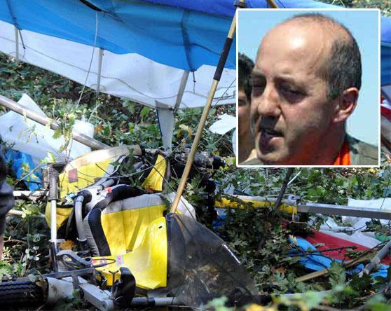 Il luogo della tragedia nel bosco e la vittima (foto Cuffaro)