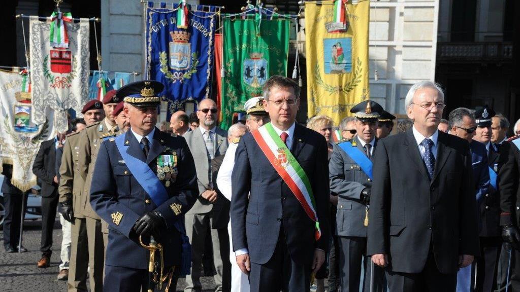 Al centro il sindaco Marco Filippeschi e a destra il prefetto Attilio Visconti