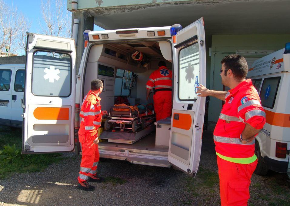 Un intervento degli operatori del 118