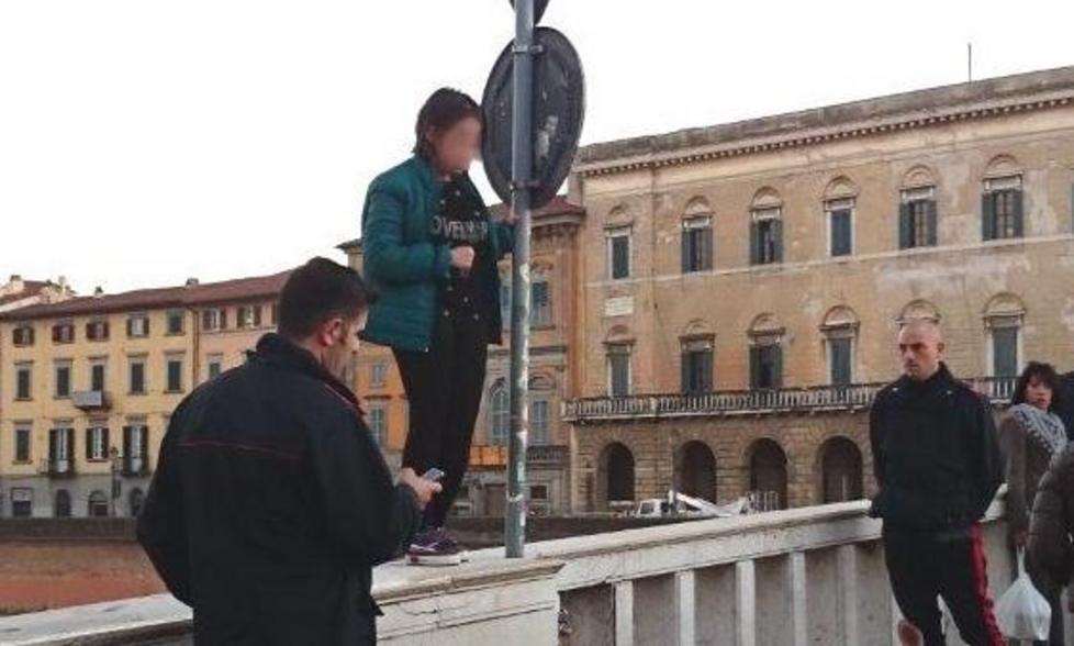 Carabinieri eroi salvano aspirante suicida 