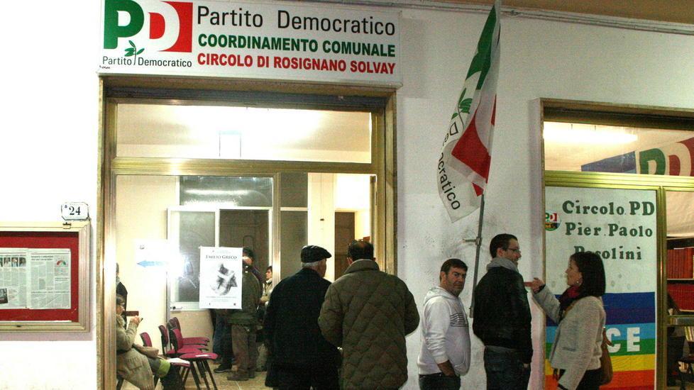 Crisi Pd, i renziani si riuniscono da soli