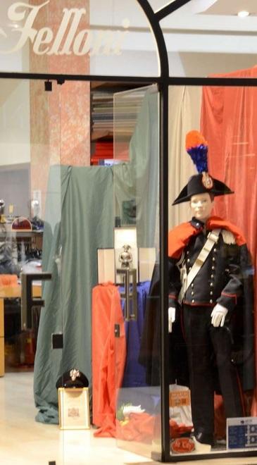 La vetrina dedicata ai carabinieri 